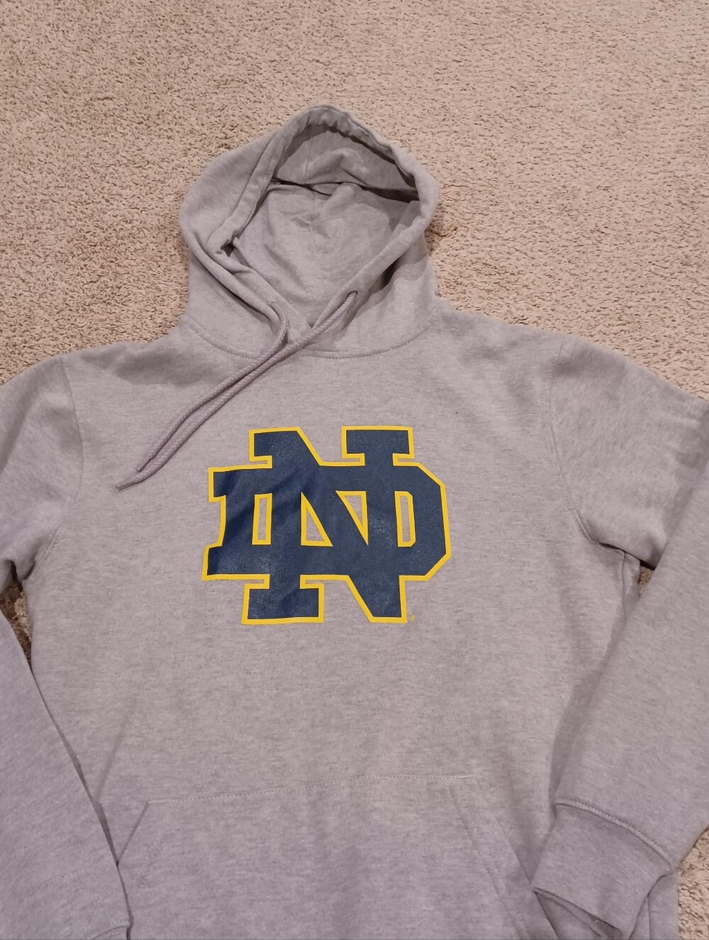 Notre Dame Men's Gray Hoodie with Navy & Gold Crest Size S - Picture 2 of 9